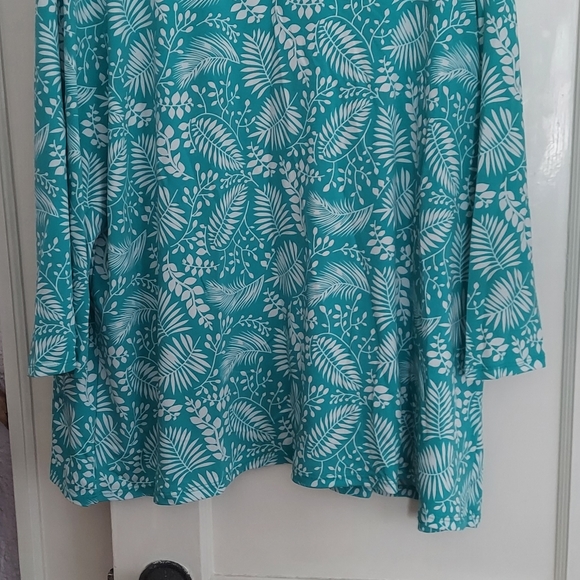 Lightweight Sweater/Top - Picture 5 of 6